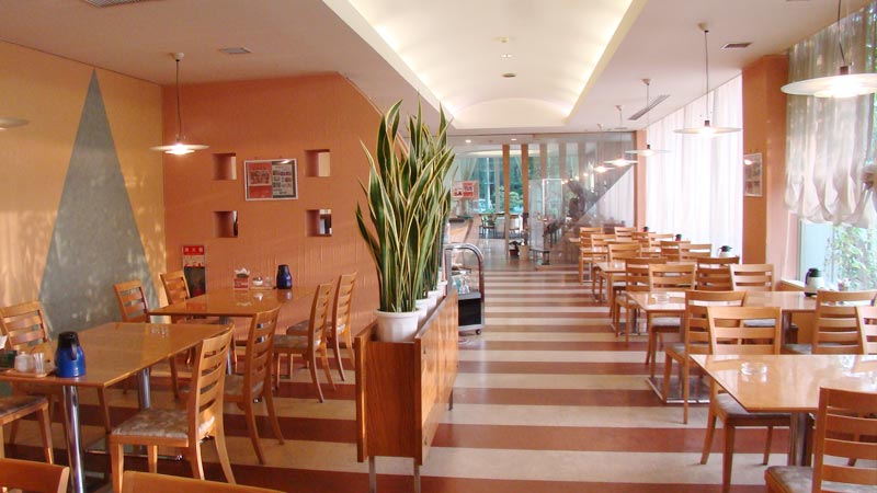 レストラン「レス・ピ・レ」